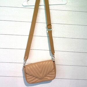 Crossbody tan purse!